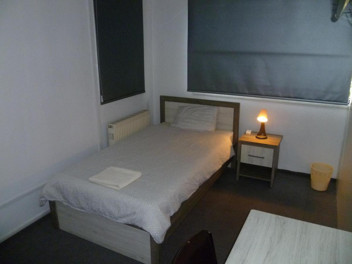 Datacom Guest House Nikosia Bagian luar foto